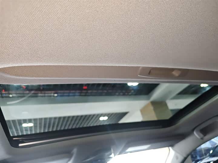 Фото 18 - Toyota C-HR