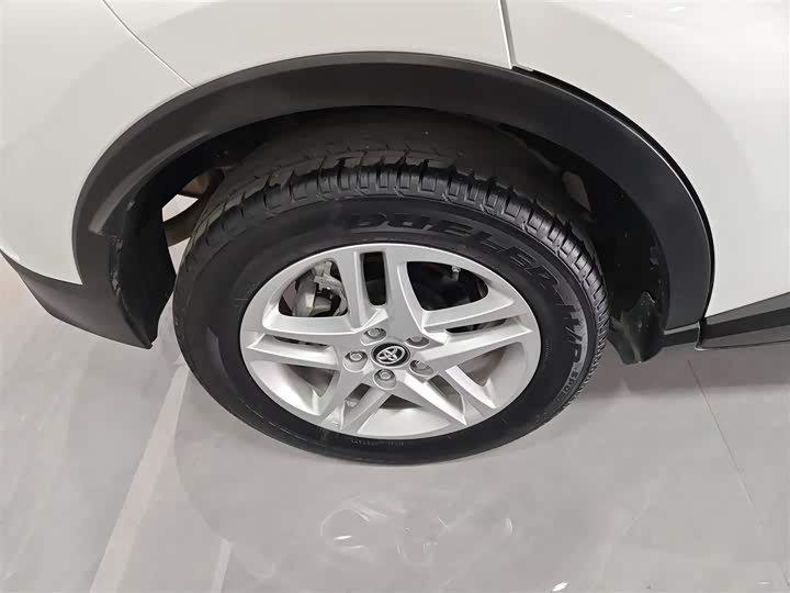 Фото 26 - Toyota C-HR