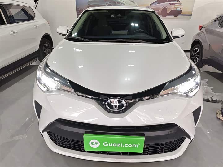 Фото 3 - Toyota C-HR