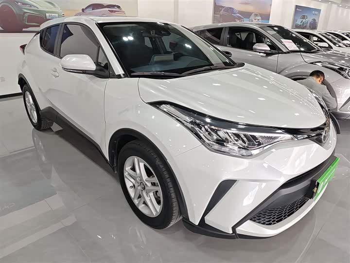 Фото 4 - Toyota C-HR