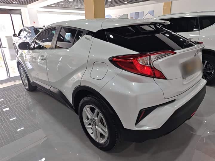 Фото 5 - Toyota C-HR