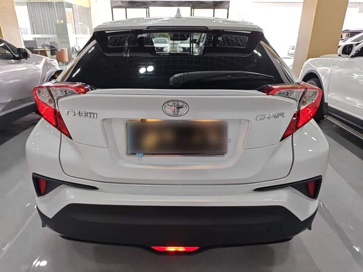 Фото 6 - Toyota C-HR