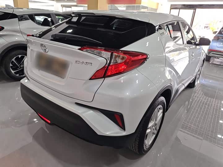 Фото 7 - Toyota C-HR