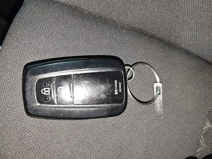 Фото 9 - Toyota C-HR