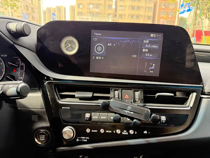 Фото 13 - Lexus ES