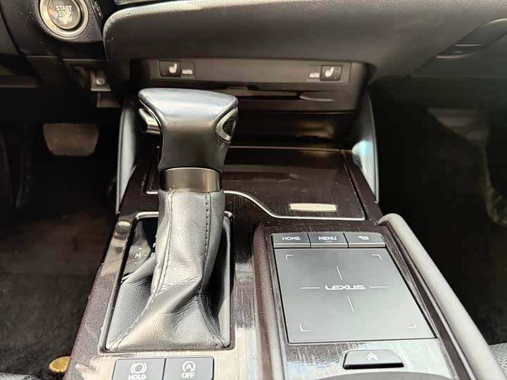 Фото 14 - Lexus ES