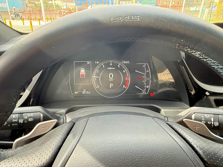 Фото 19 - Lexus ES