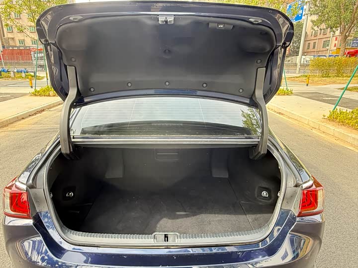 Фото 25 - Lexus ES