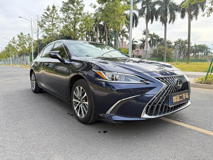 Фото 3 - Lexus ES