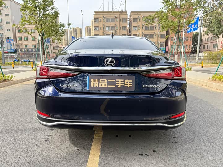 Фото 4 - Lexus ES