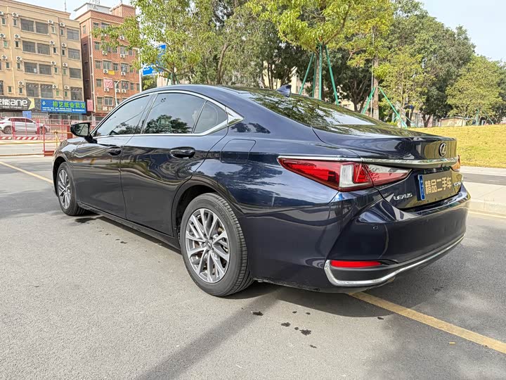 Фото 5 - Lexus ES