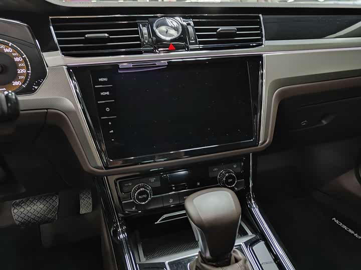 Фото 13 - Volkswagen Phideon