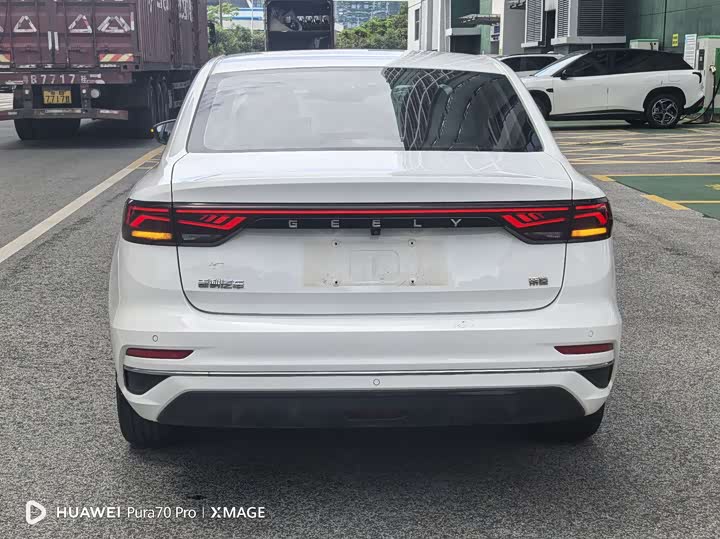 Фото 15 - Geely Emgrand