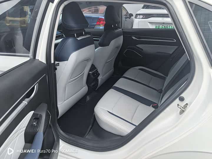 Фото 8 - Geely Emgrand