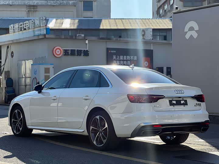 Фото 13 - Audi A4L