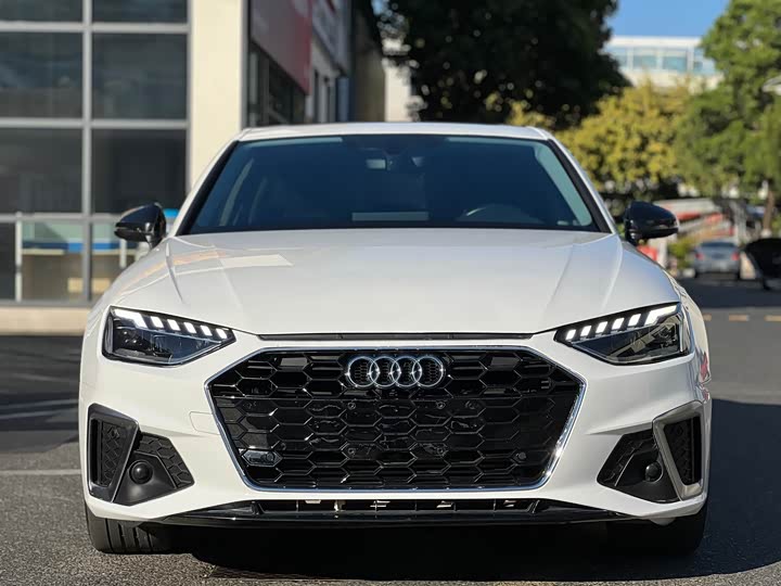 Фото 2 - Audi A4L