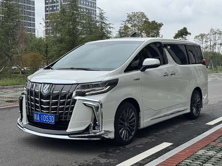 Фото 1 - Toyota Alphard