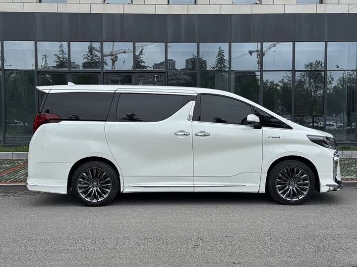 Фото 10 - Toyota Alphard
