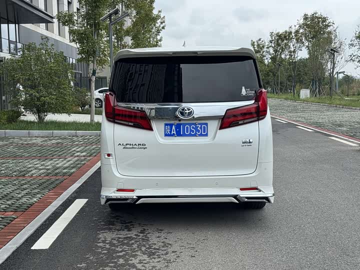 Фото 13 - Toyota Alphard