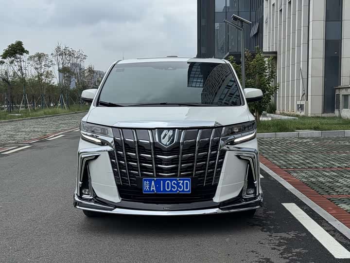 Фото 2 - Toyota Alphard