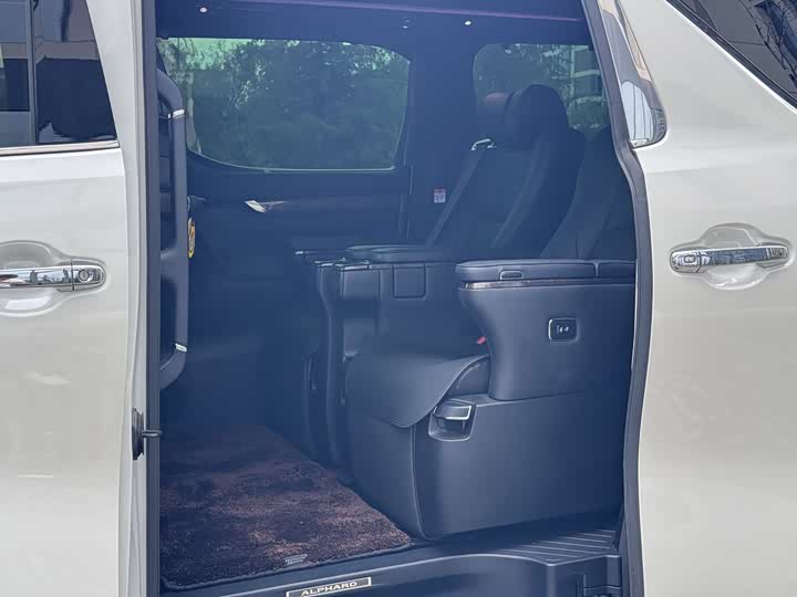 Фото 4 - Toyota Alphard