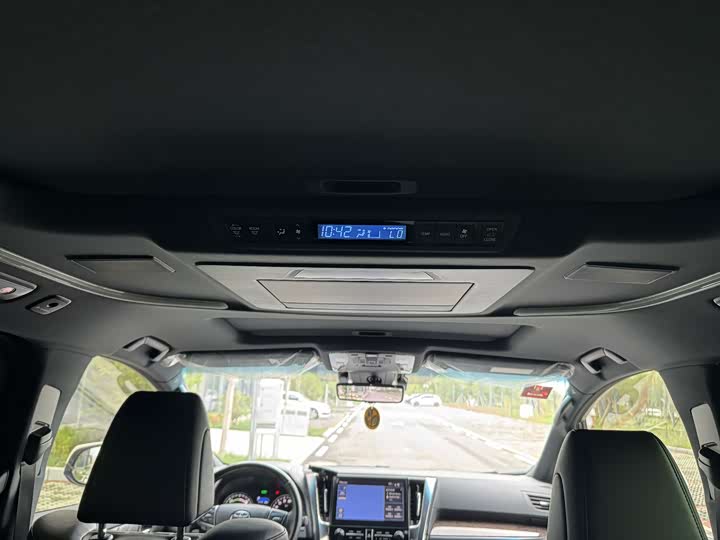 Фото 5 - Toyota Alphard