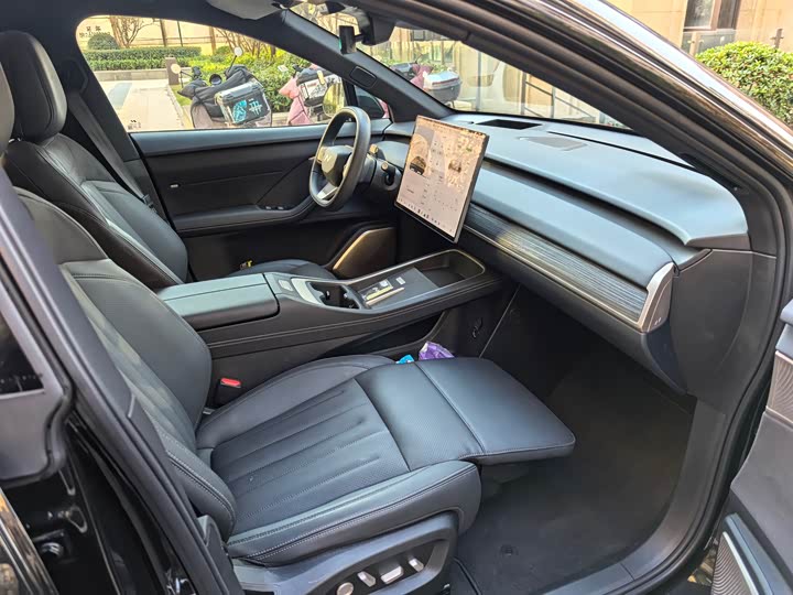 Фото 10 - Nio Onvo L60