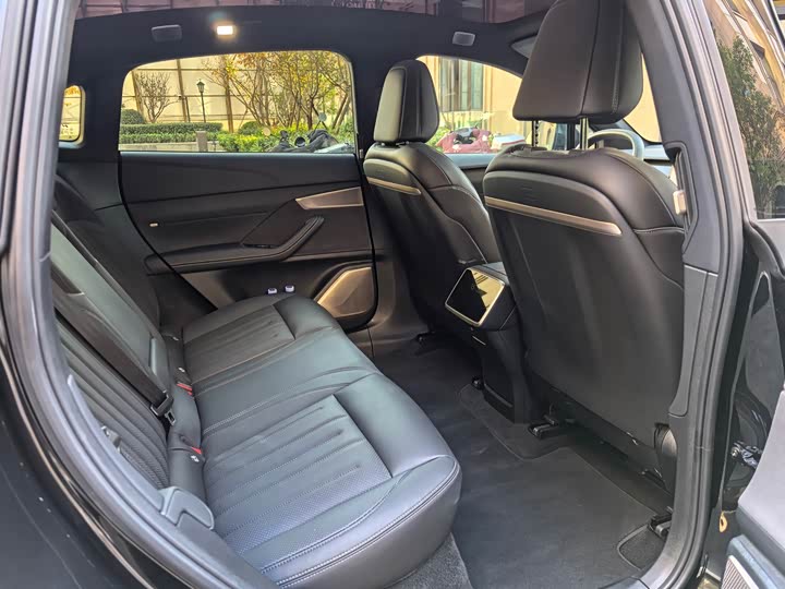 Фото 11 - Nio Onvo L60