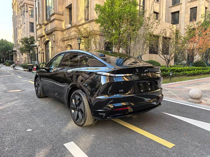 Фото 12 - Nio Onvo L60