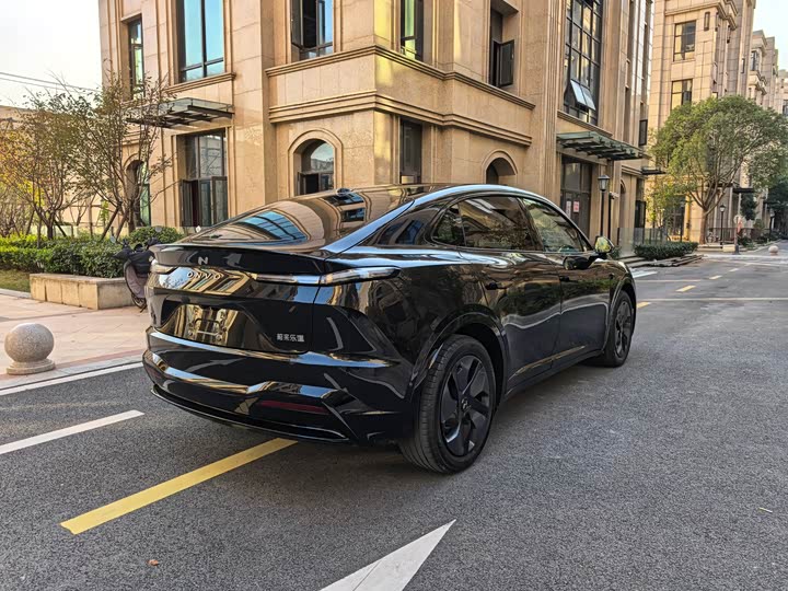 Фото 14 - Nio Onvo L60