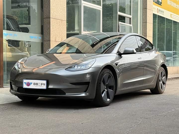Фото 1 - Tesla Model 3