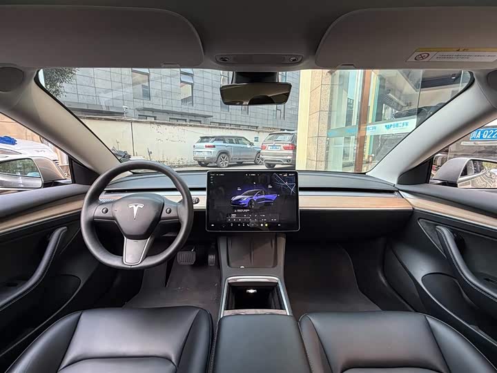 Фото 11 - Tesla Model 3