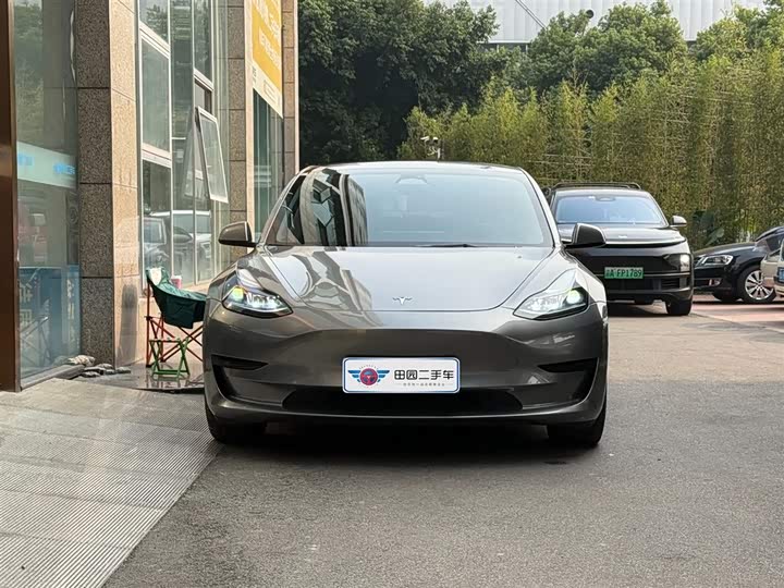 Фото 2 - Tesla Model 3