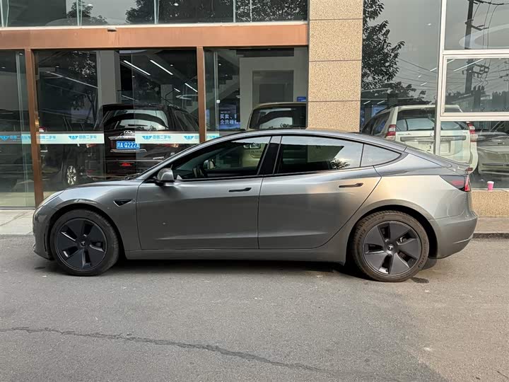 Фото 3 - Tesla Model 3