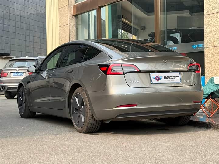 Фото 4 - Tesla Model 3