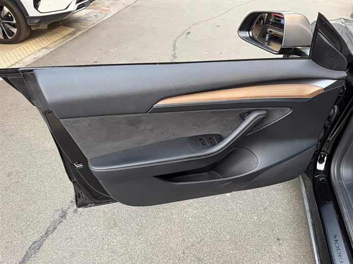 Фото 6 - Tesla Model 3