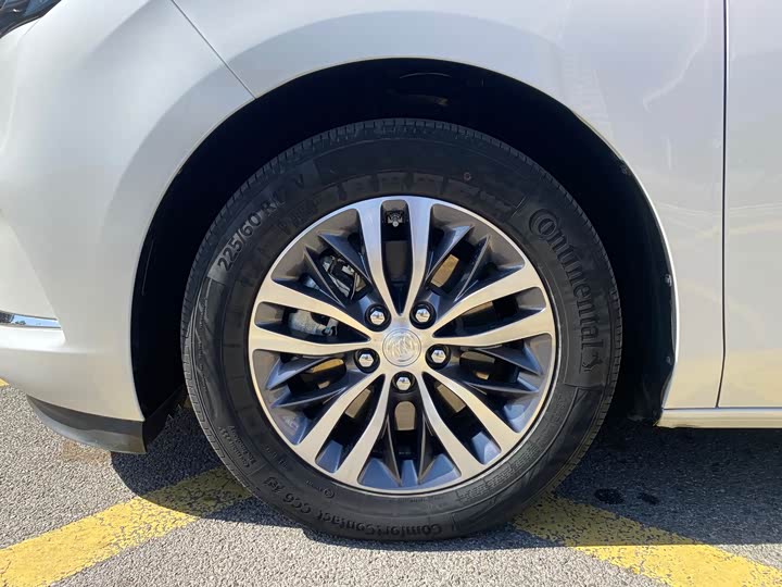 Фото 17 - Buick GL8 ES