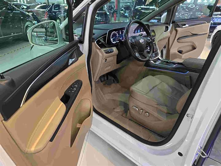 Фото 10 - Buick GL8 ES