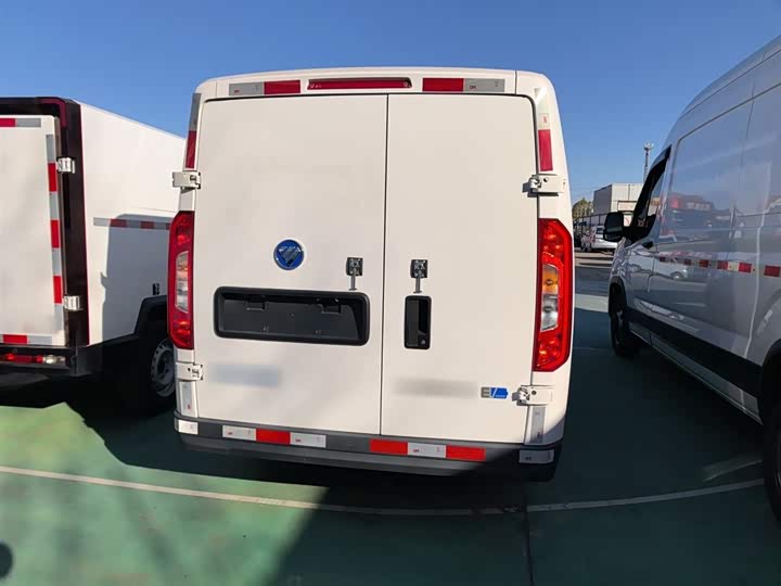 Фото 6 - Foton Smart Smurf E7