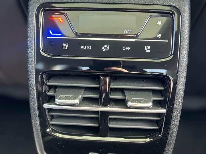 Фото 12 - Volkswagen Magotan