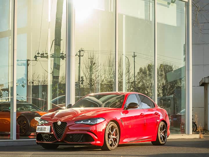 Фото 1 - Alfa Romeo Giulia