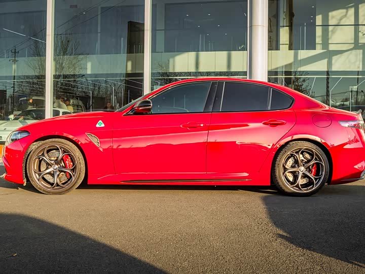 Фото 3 - Alfa Romeo Giulia