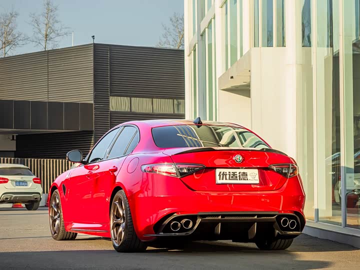 Фото 4 - Alfa Romeo Giulia