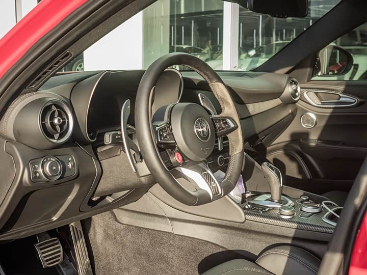 Фото 8 - Alfa Romeo Giulia