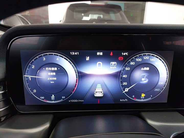 Фото 12 - Hongqi HS5