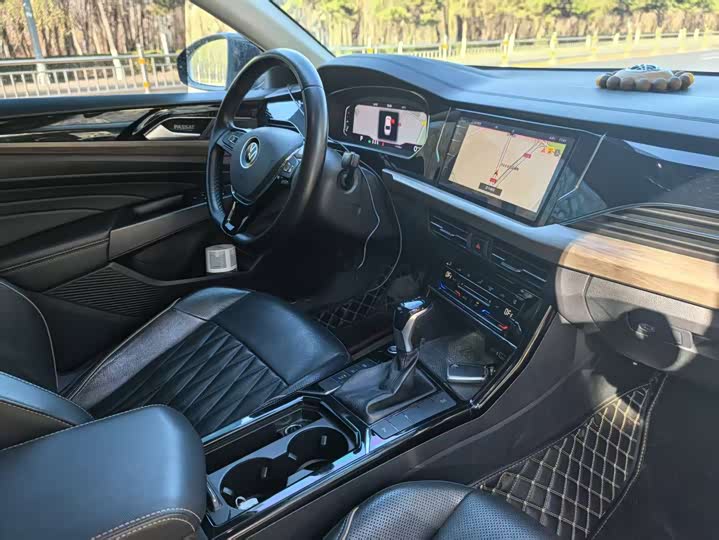 Фото 10 - Volkswagen Passat