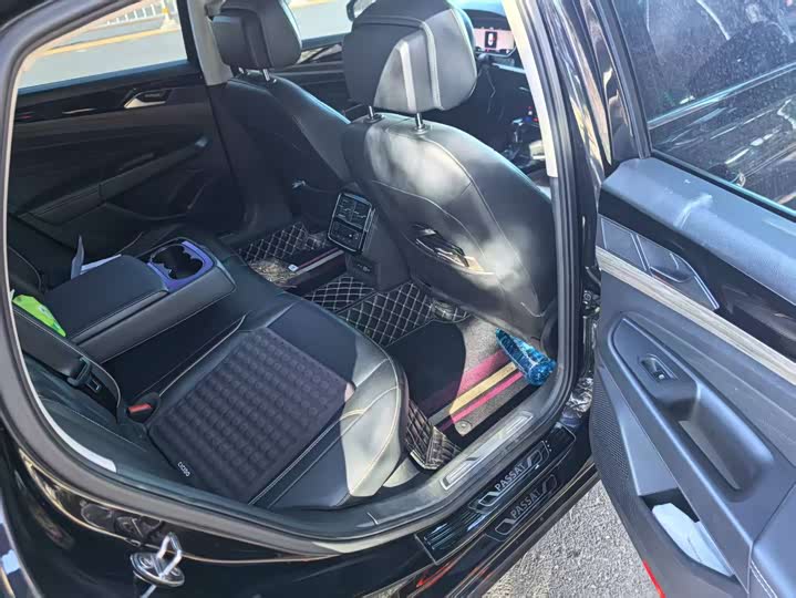 Фото 8 - Volkswagen Passat