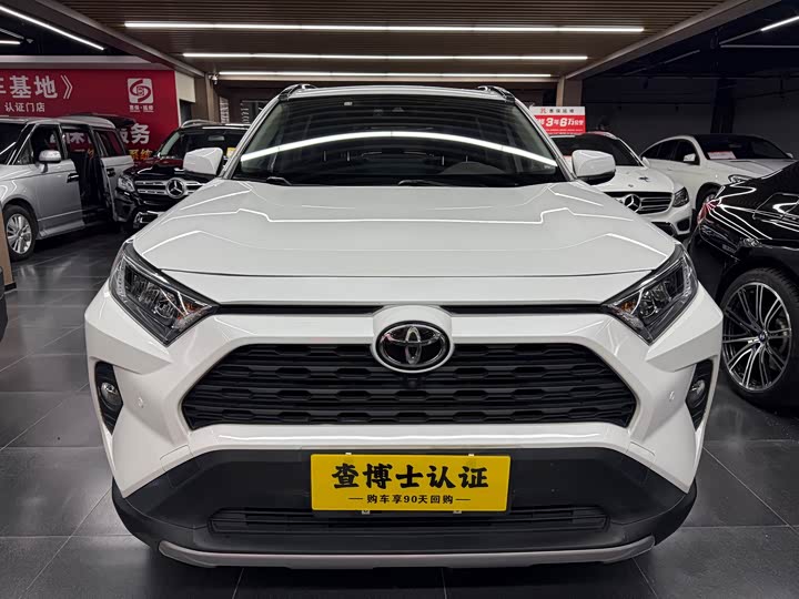 Фото 2 - Toyota RAV4