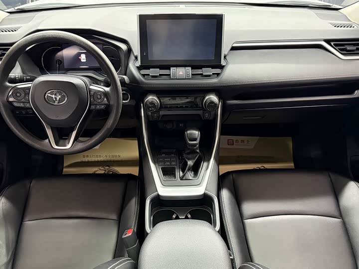 Фото 6 - Toyota RAV4