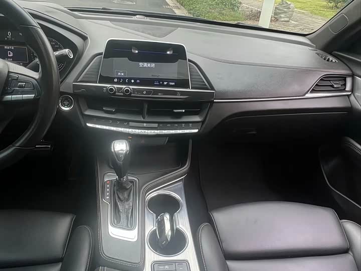 Фото 13 - Cadillac CT4